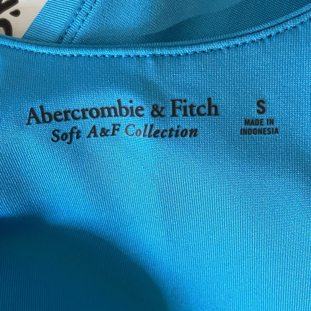 Abercrombie & Fitch small cropped top - Picture 5 of 6